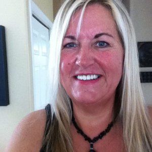 Meet your Posher, Dee